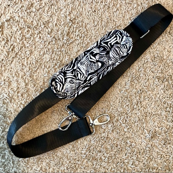 NWT Black & White Zebra Quilted Fabric Carry On Duffle by Member’s Mark - Picture 12 of 15